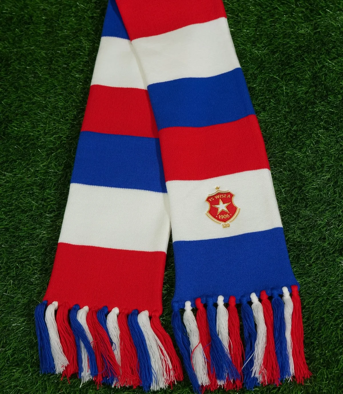 Scarf in red, white and blue stripes with a small crest and thick twisted tassels